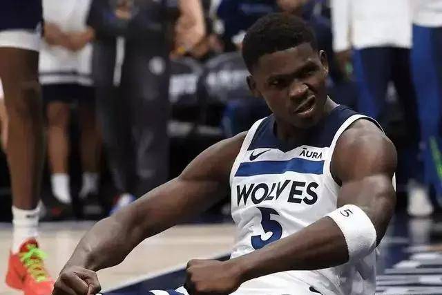 张帆17分费尔德23分北控险胜上海 闫鹏飞23+10