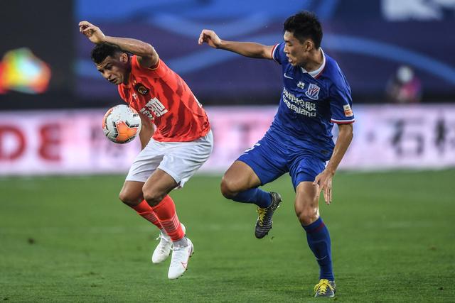 火箭险胜森林狼晋级淘汰赛 马刺力克爵士4连胜