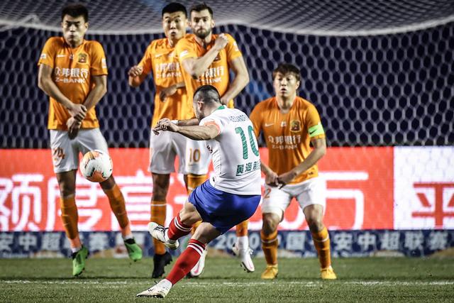 胡金秋0.8秒绝平广厦加时险胜北京 吉林胜浙江